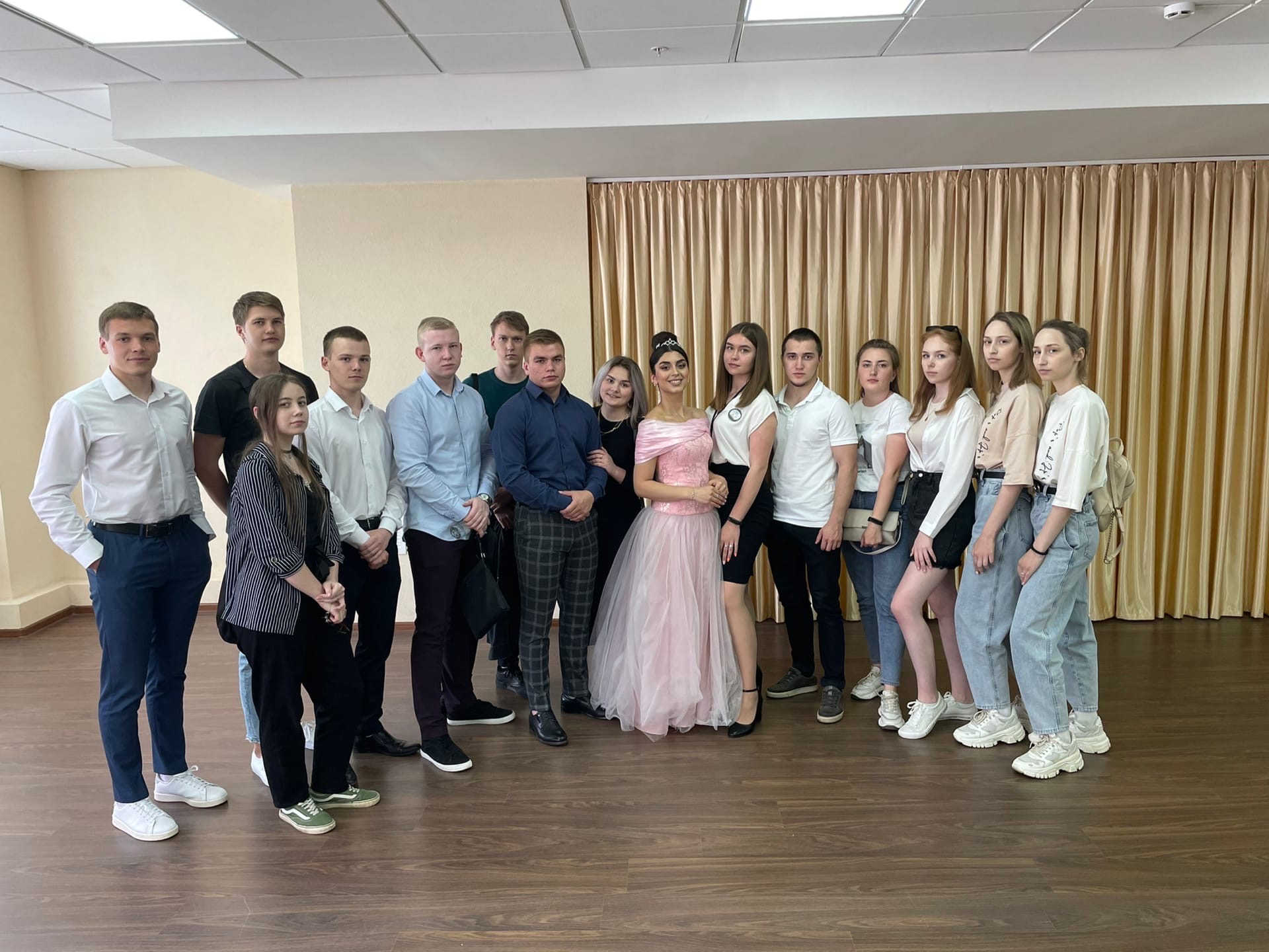 Мероприятие в рамках образовательно-культурного марафона Наше единство - в многообразии - литературная гостиная То, что вдохновляет собрала в Пензенской областной библиотеке им. М. Ю. Лермонтова почитателей творчества гениев русской поэзии А. С. Пушкина и М. Ю. Лермонтова.